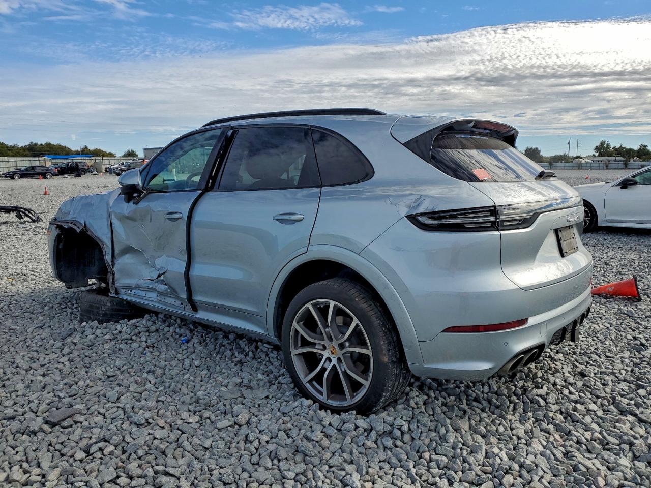 2020 PORSCHE CAYENNE S photo 3