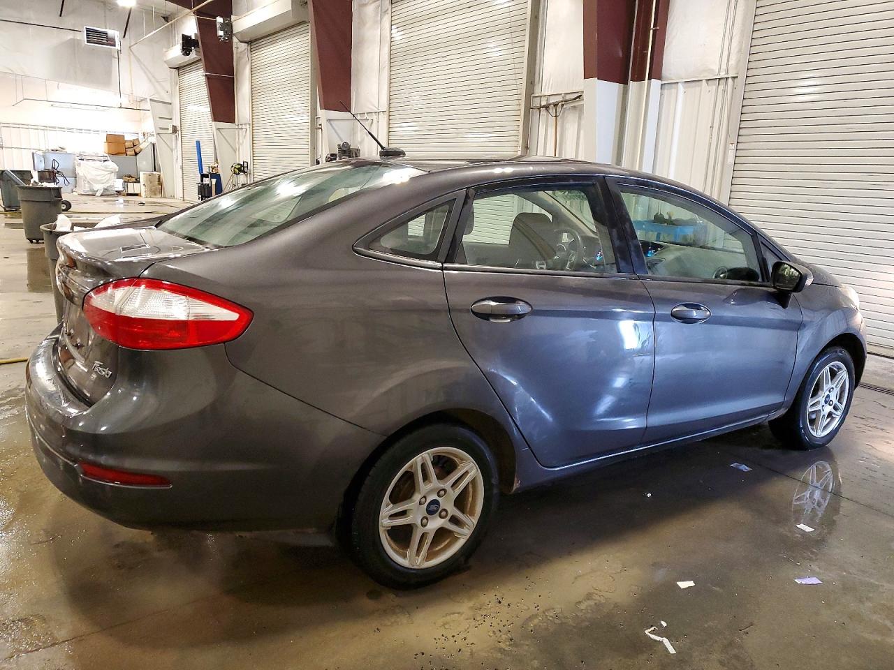 2018 FORD FIESTA SE photo 3