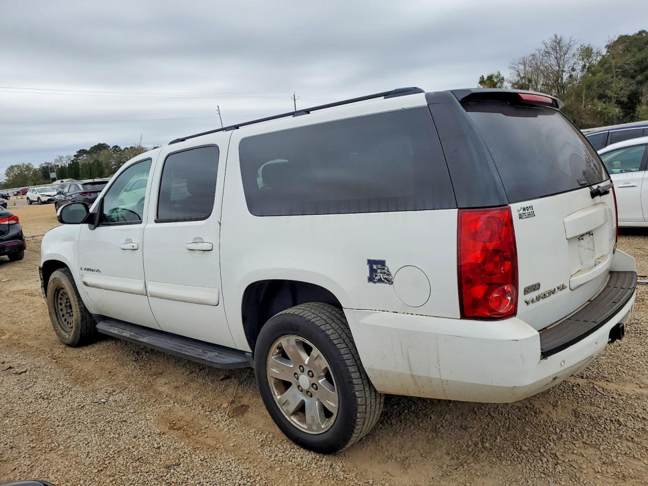2008 GMC YUKON XL C1500 photo 2