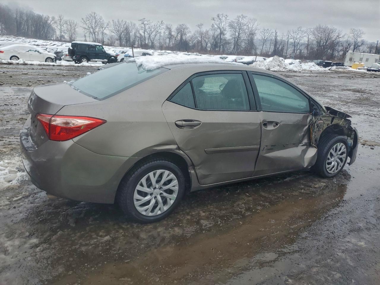 2018 TOYOTA COROLLA L photo 3