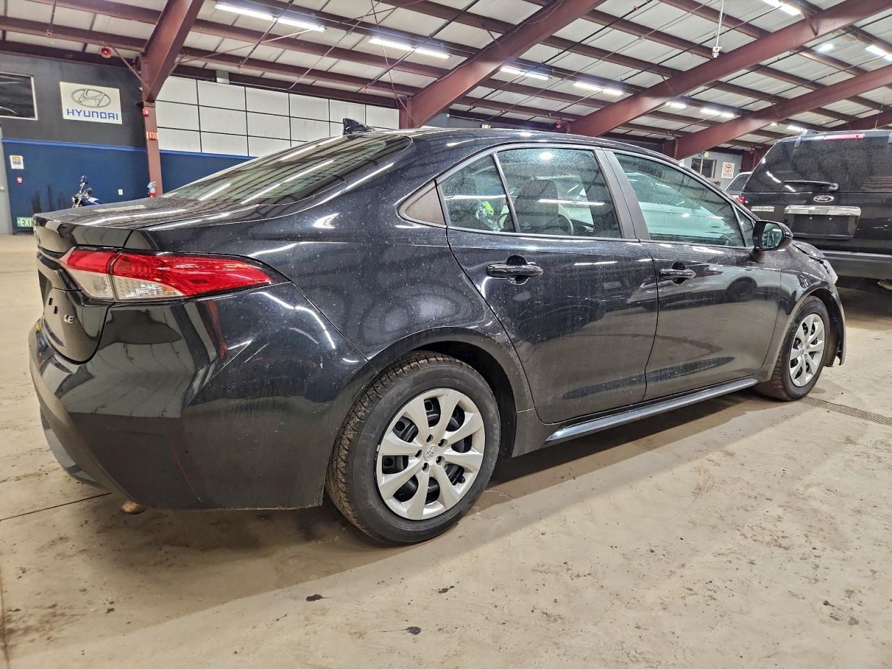 2021 TOYOTA COROLLA LE photo 3