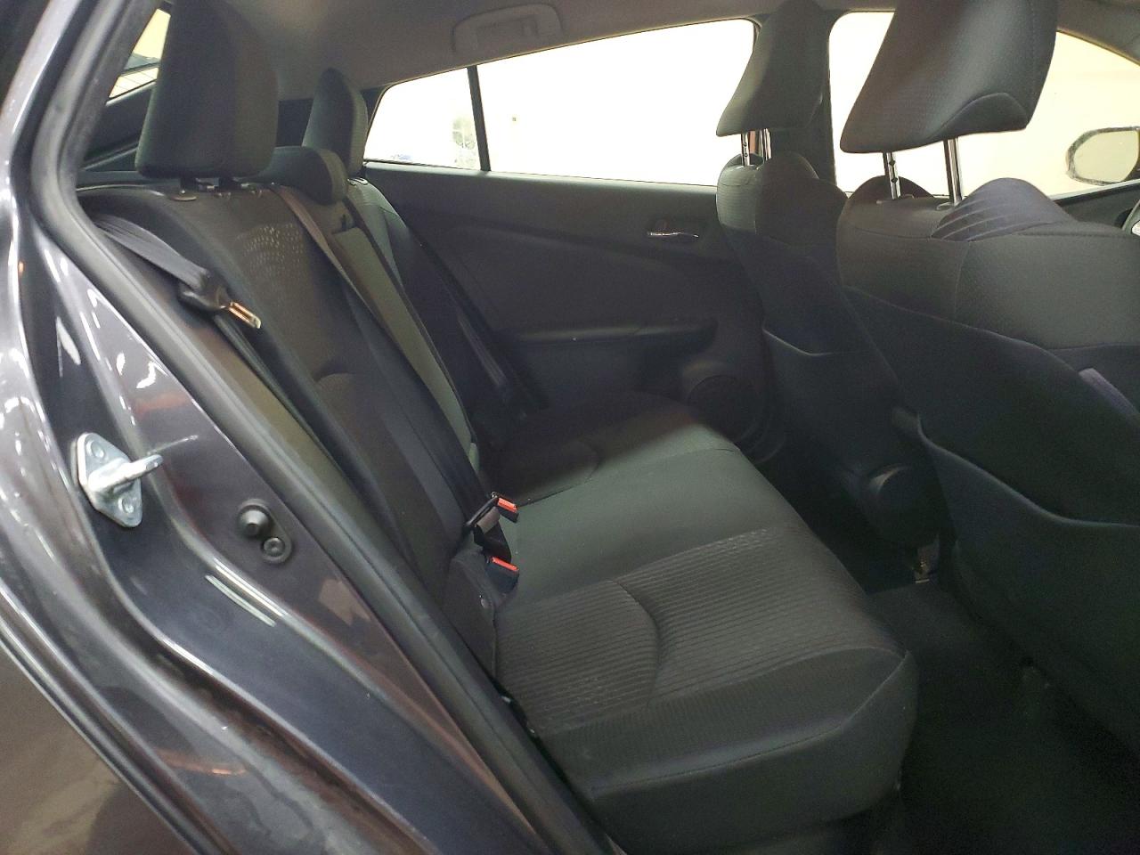 2017 TOYOTA PRIUS photo 28