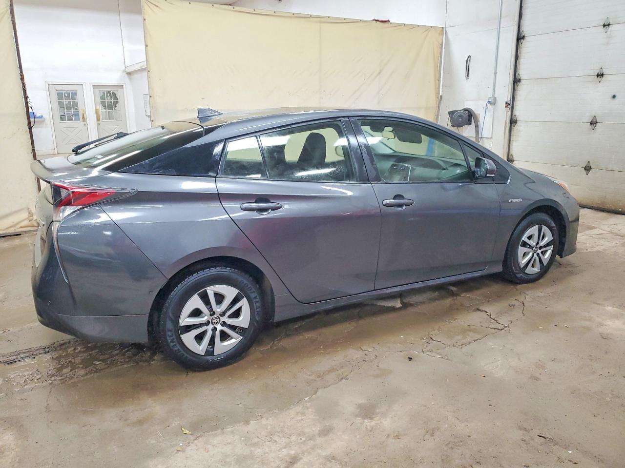 2017 TOYOTA PRIUS photo 7