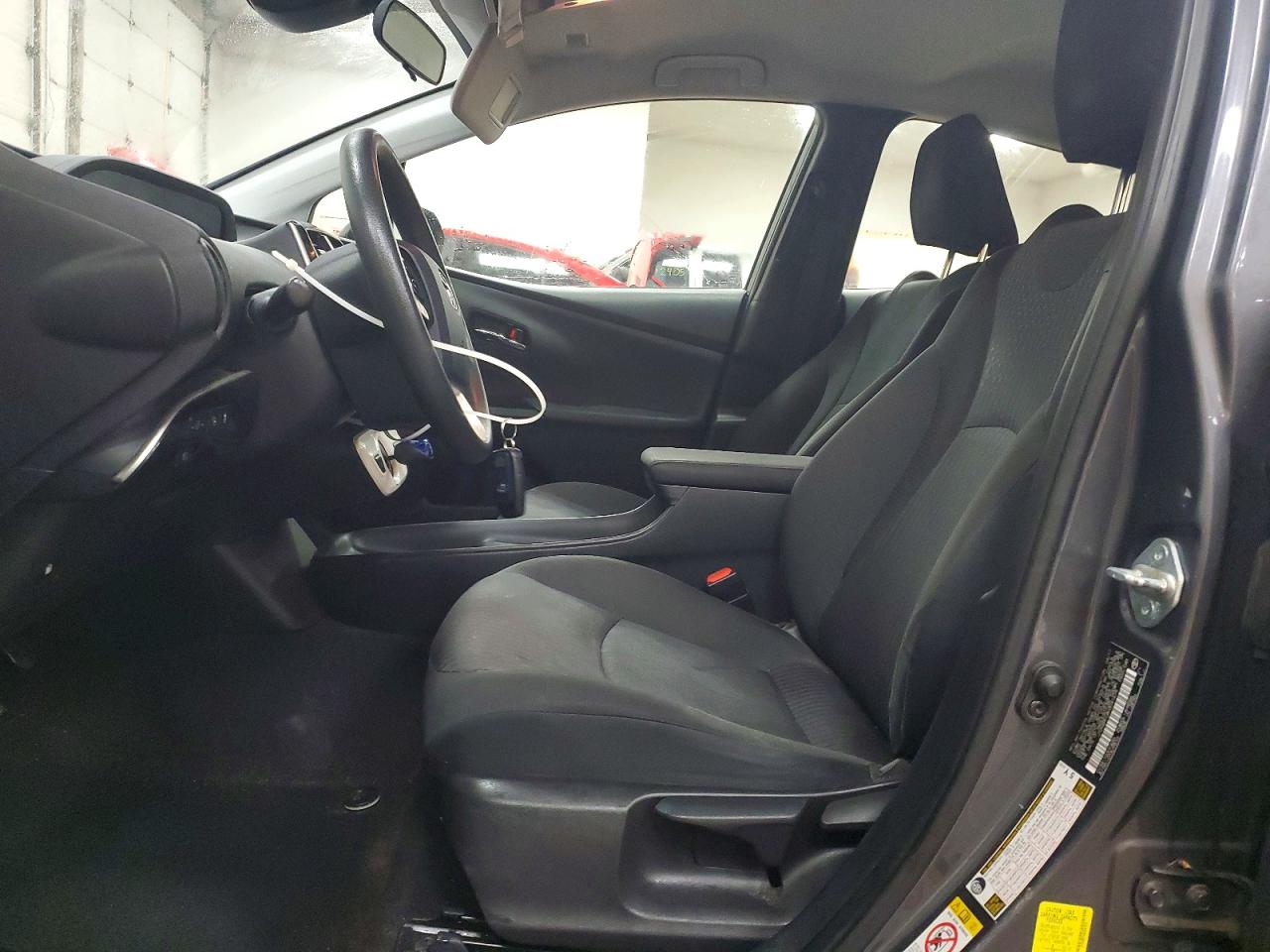 2017 TOYOTA PRIUS photo 19