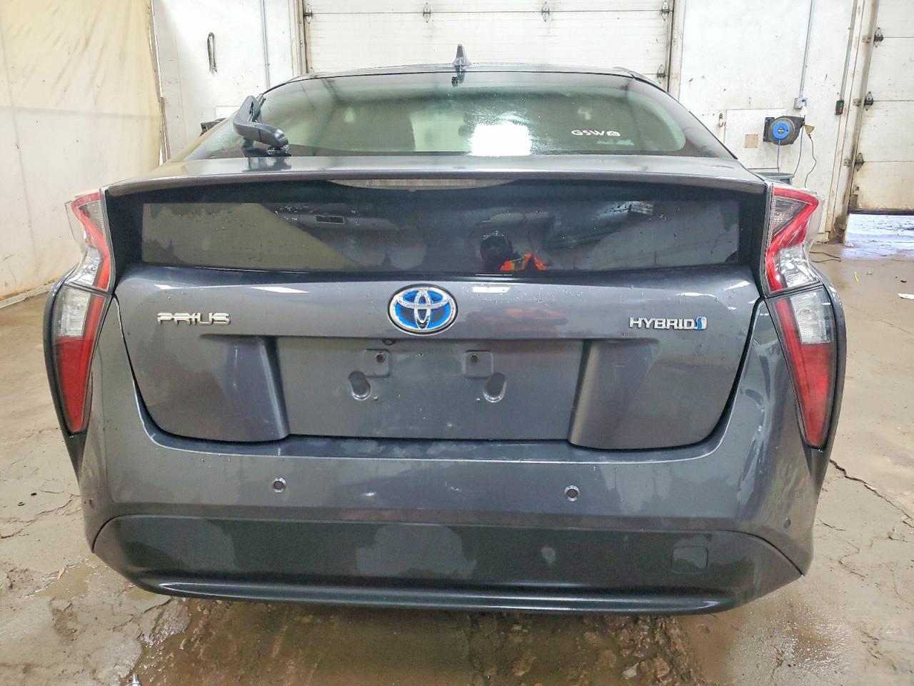 2017 TOYOTA PRIUS photo 16