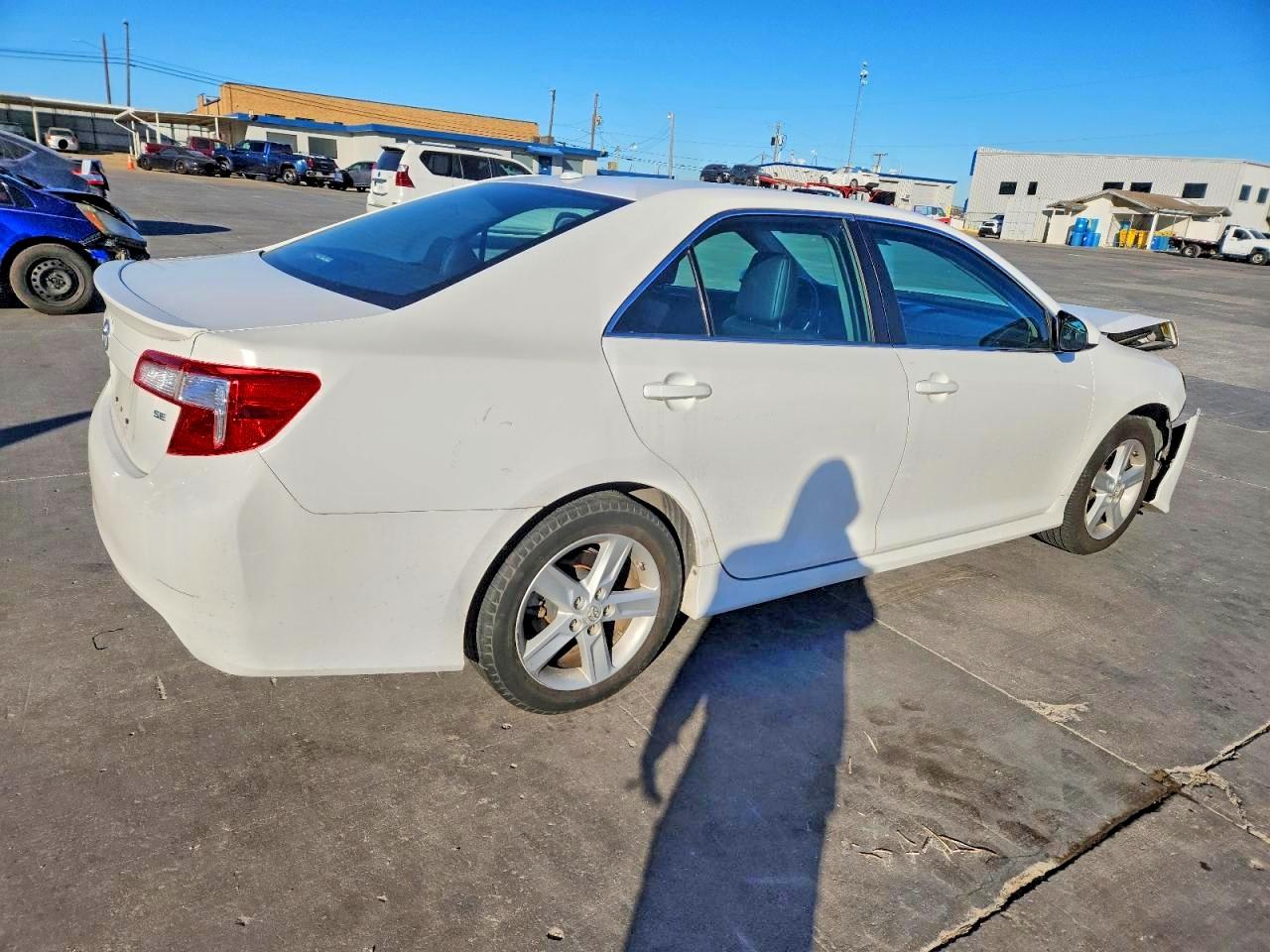 2012 TOYOTA CAMRY BASE photo 3