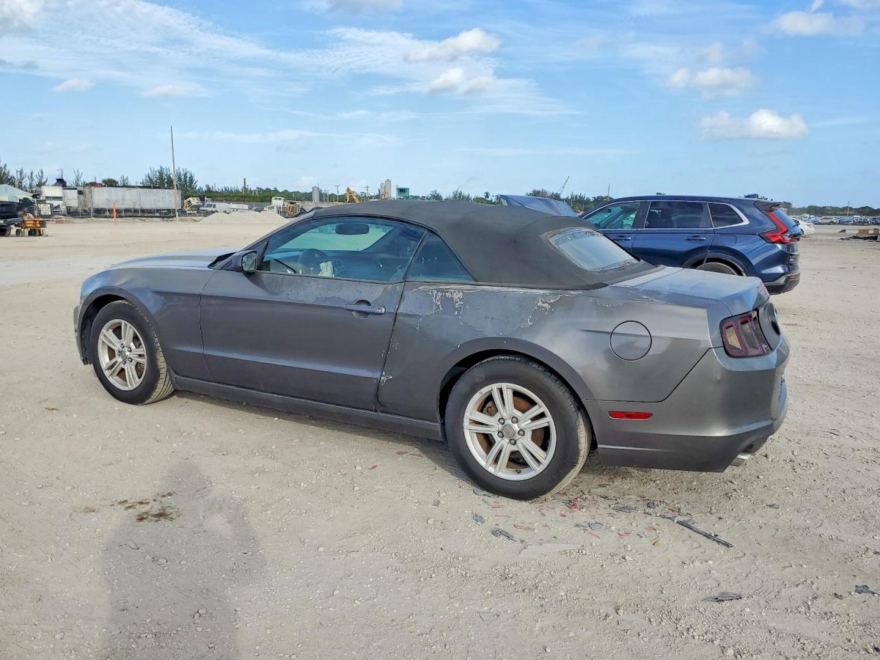 2014 FORD MUSTANG photo 2