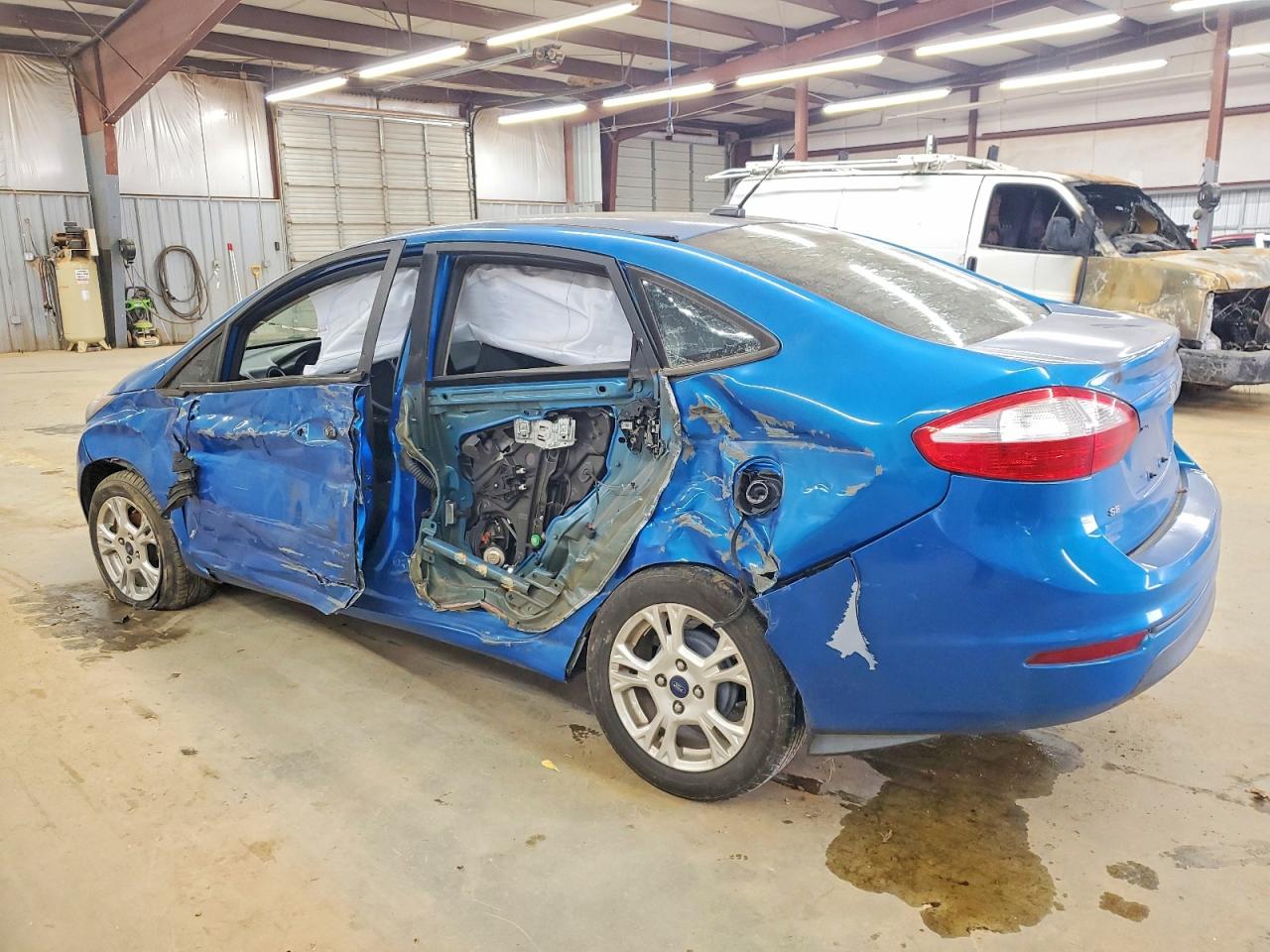 2015 FORD FIESTA SE photo 2