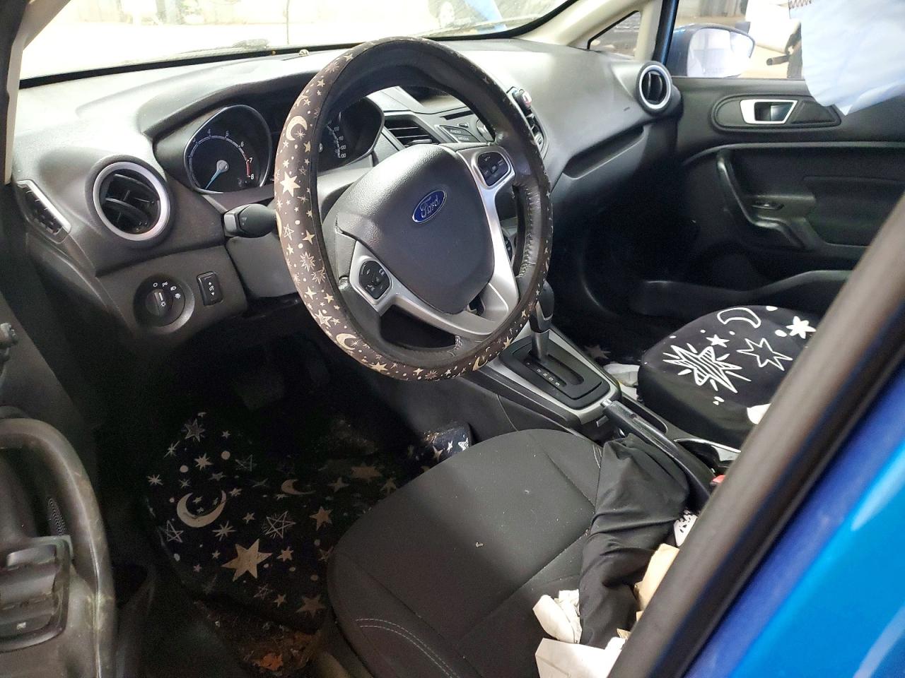 2015 FORD FIESTA SE photo 8