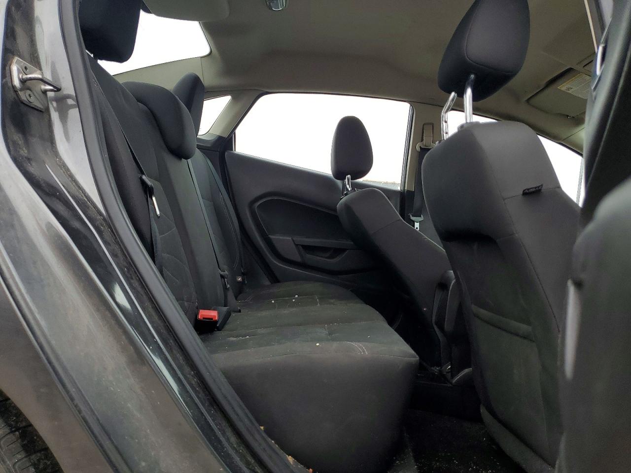 2016 FORD FIESTA SE photo 10