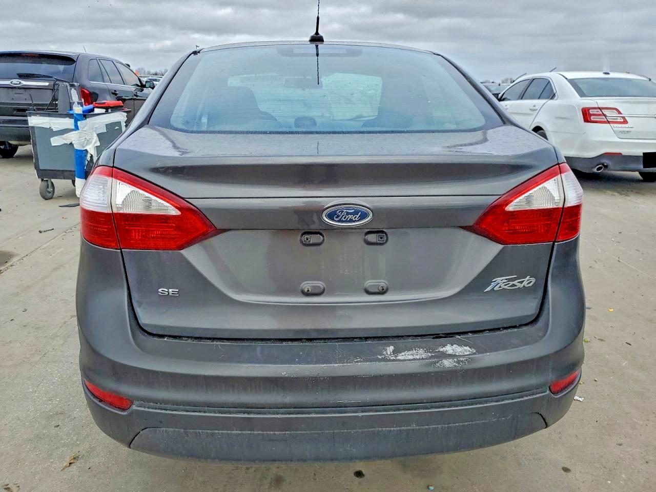 2016 FORD FIESTA SE photo 6