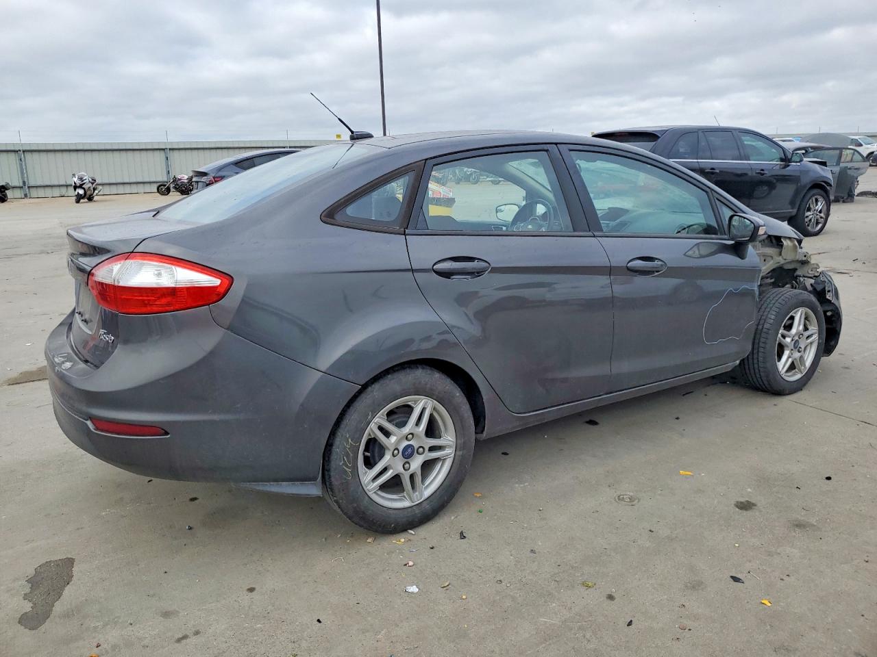 2016 FORD FIESTA SE photo 3