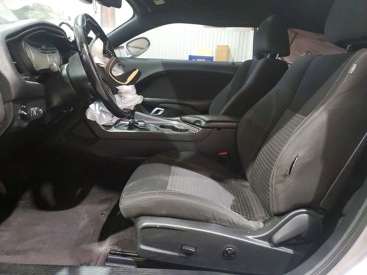 2016 DODGE CHALLENGER SXT photo 7