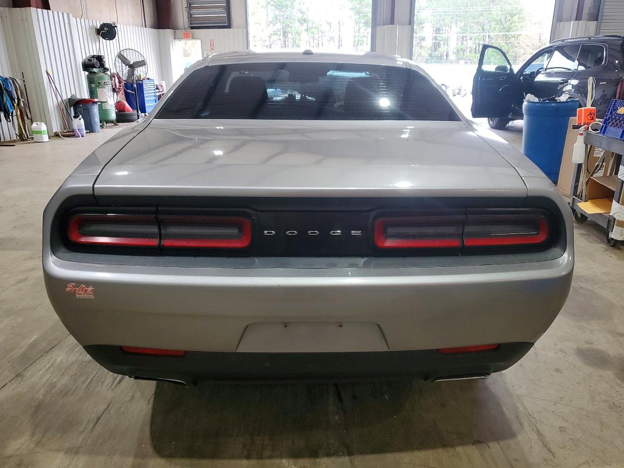 2016 DODGE CHALLENGER SXT photo 6