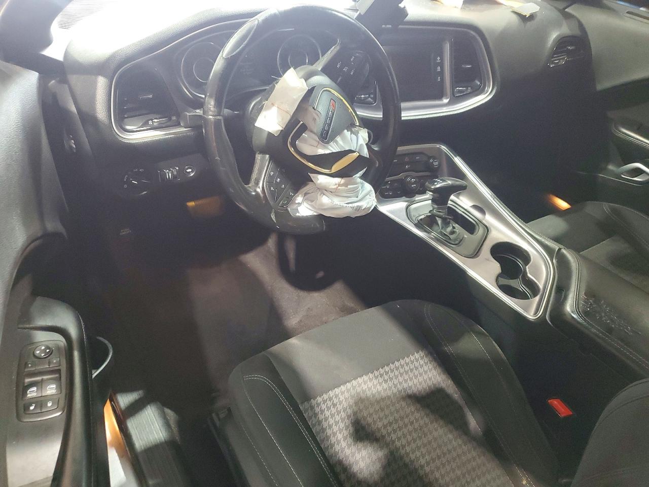 2016 DODGE CHALLENGER SXT photo 8