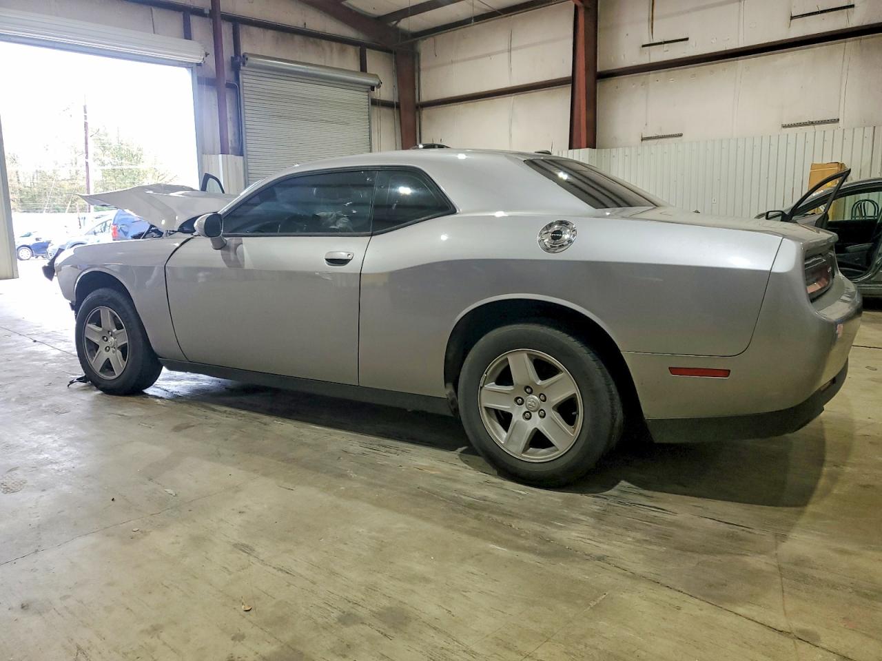 2016 DODGE CHALLENGER SXT photo 2
