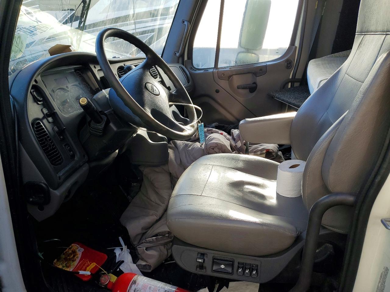 2020 FREIGHTLINER M2 106 MED - BOX TRUCK photo 7