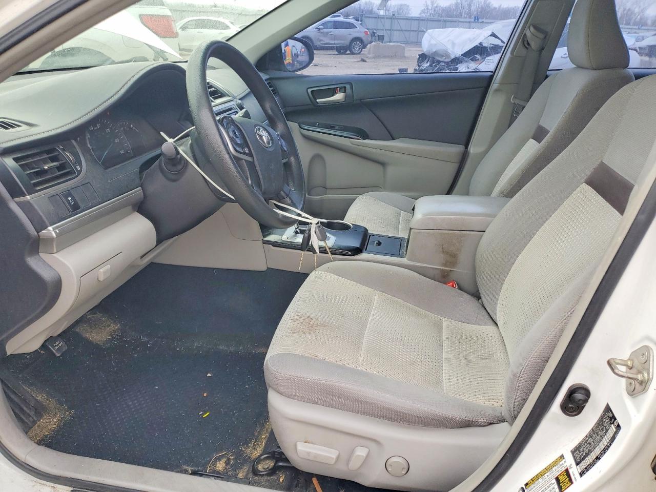 2014 TOYOTA CAMRY L photo 7