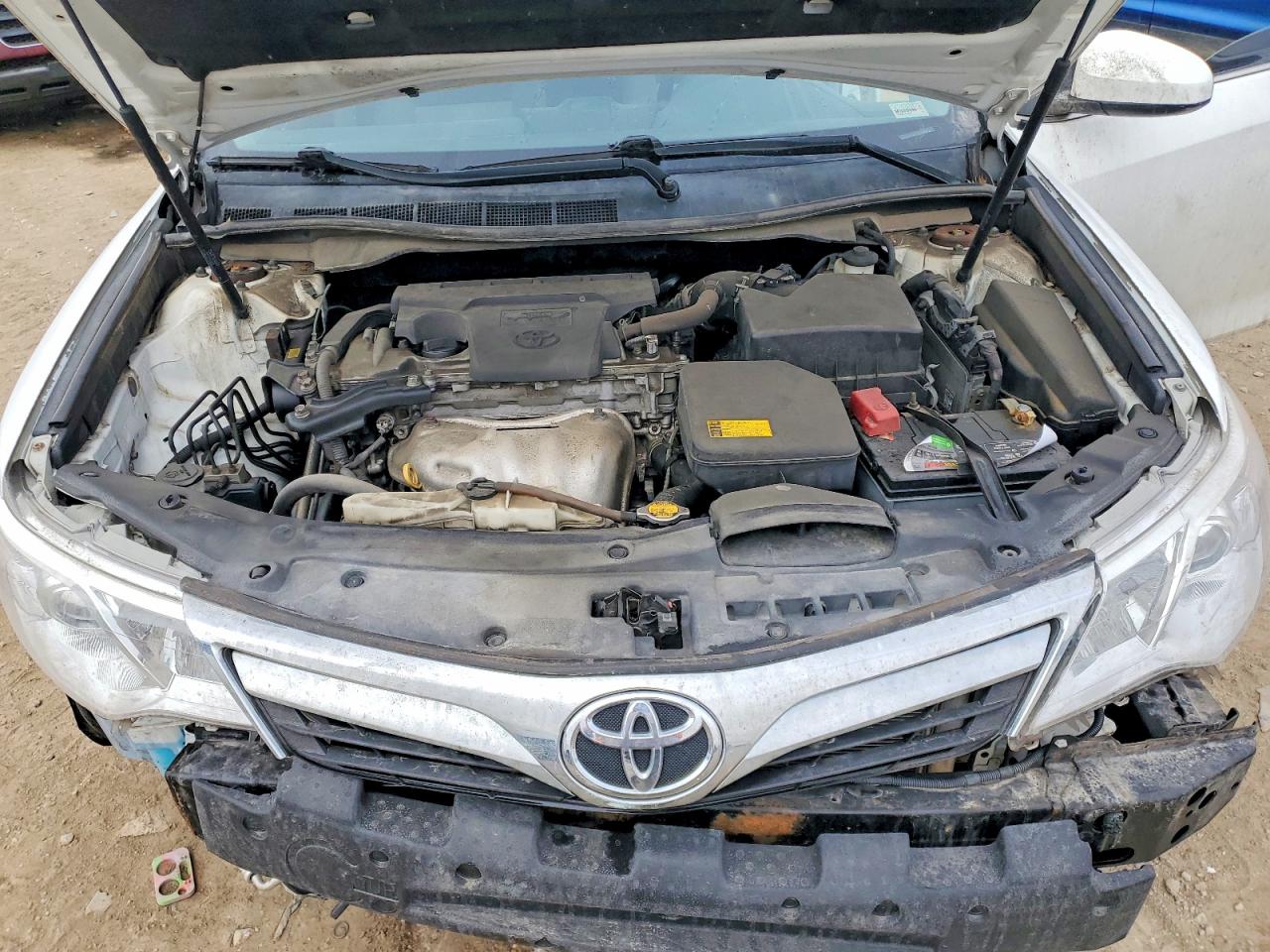 2014 TOYOTA CAMRY L photo 11