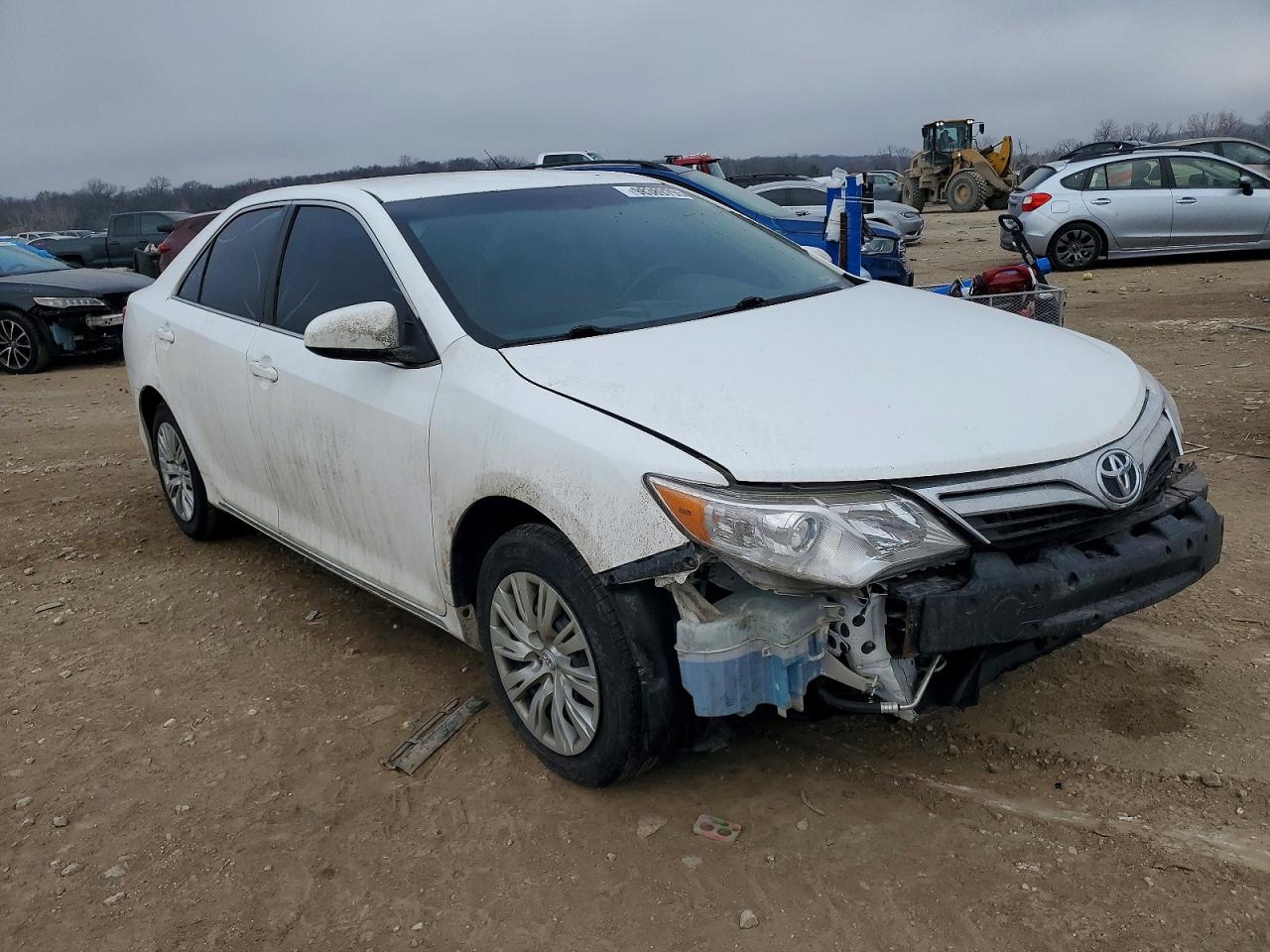 2014 TOYOTA CAMRY L photo 4