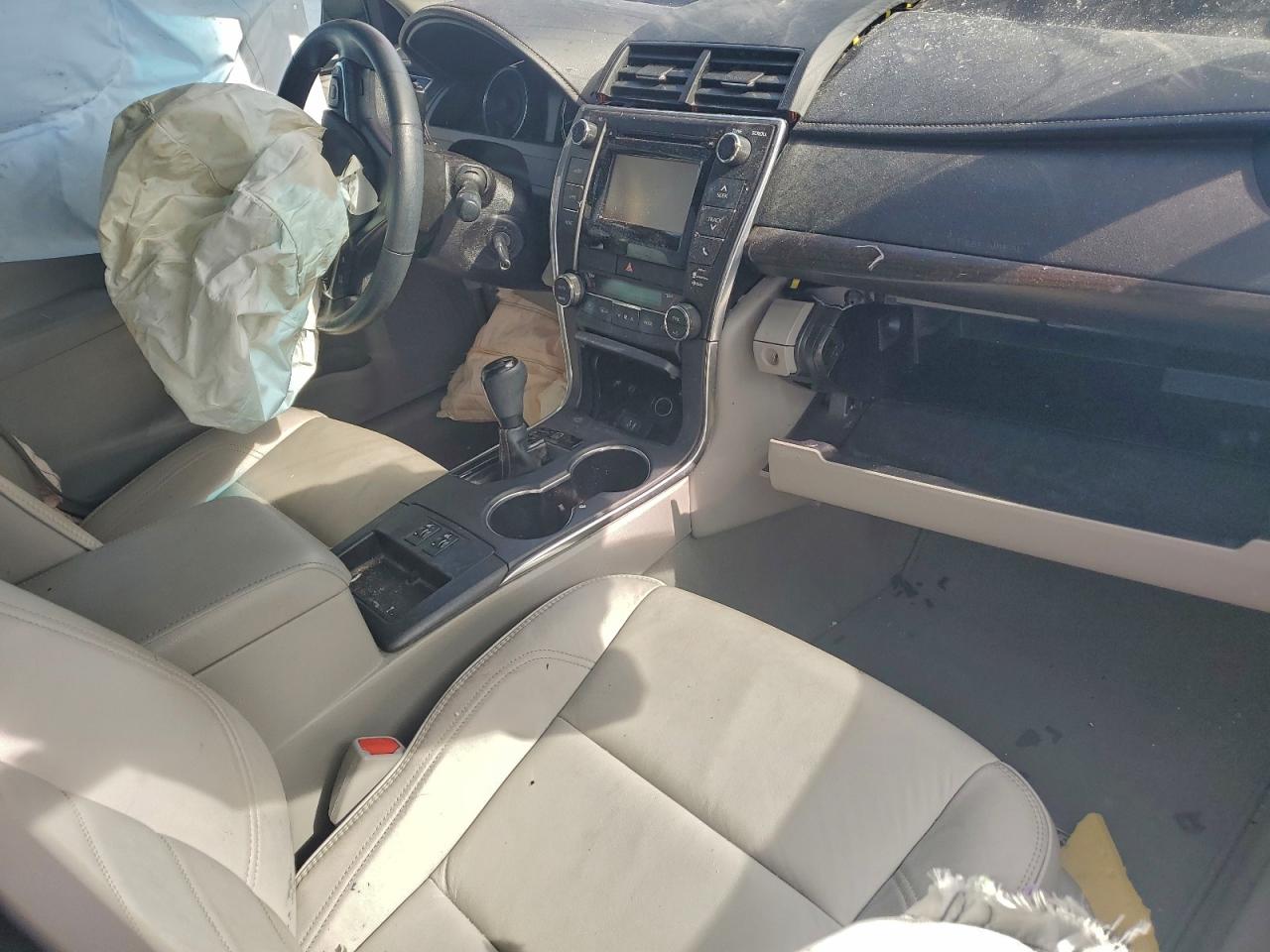 2015 TOYOTA CAMRY LE photo 8