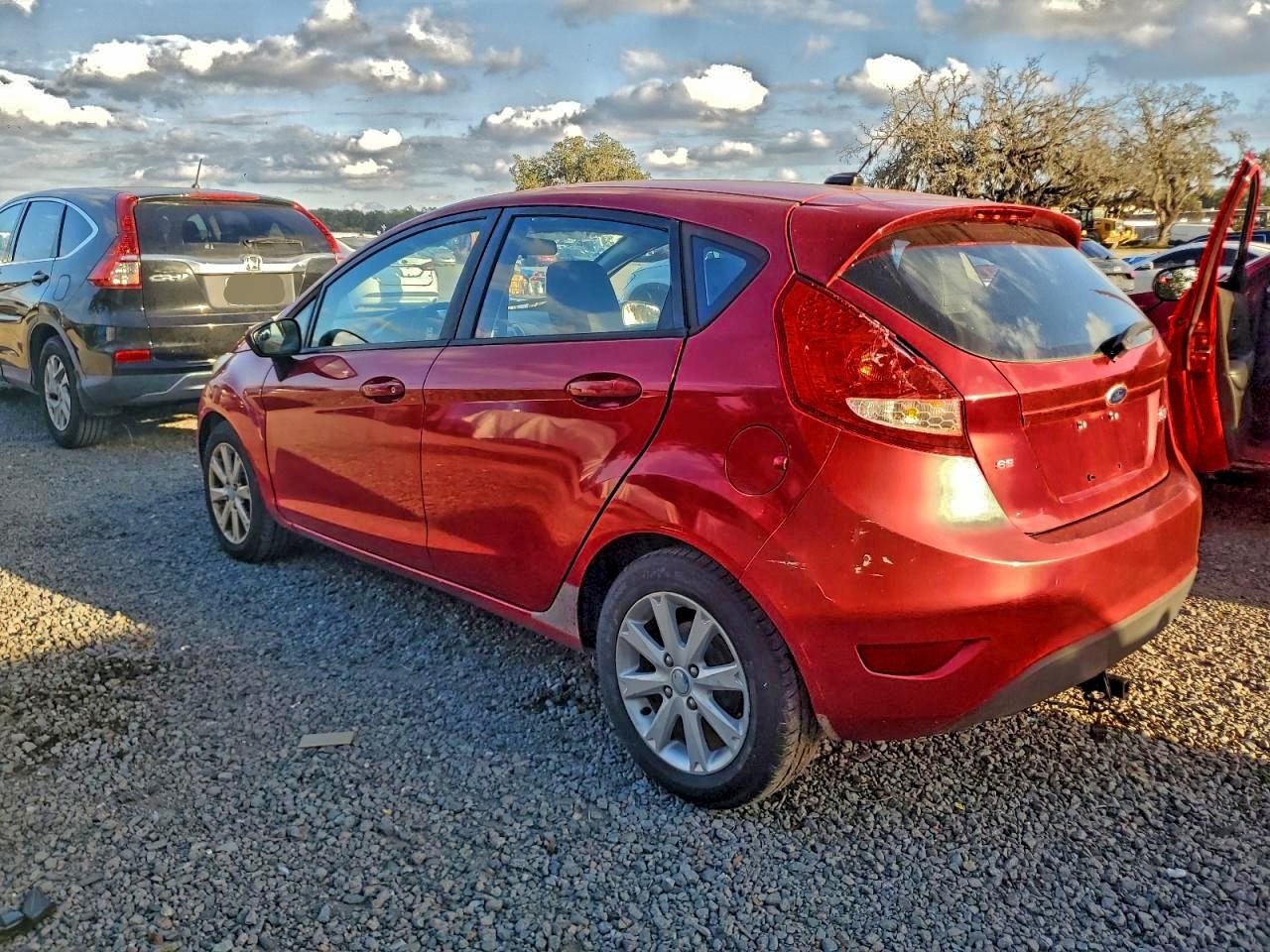 2011 FORD FIESTA SE photo 2