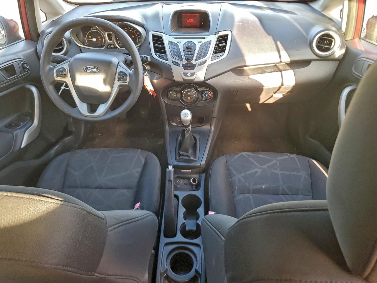2011 FORD FIESTA SE photo 8