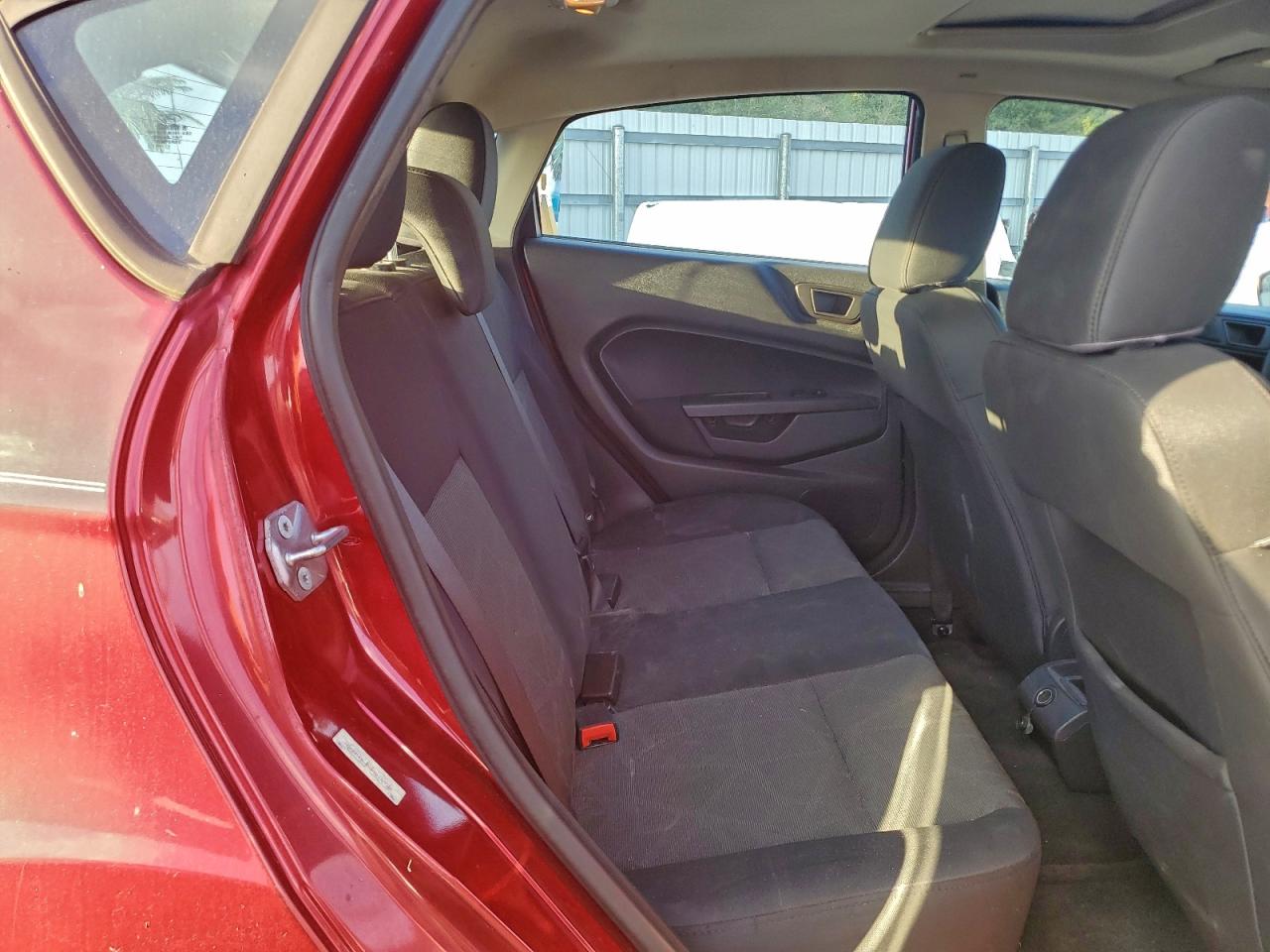 2011 FORD FIESTA SE photo 10