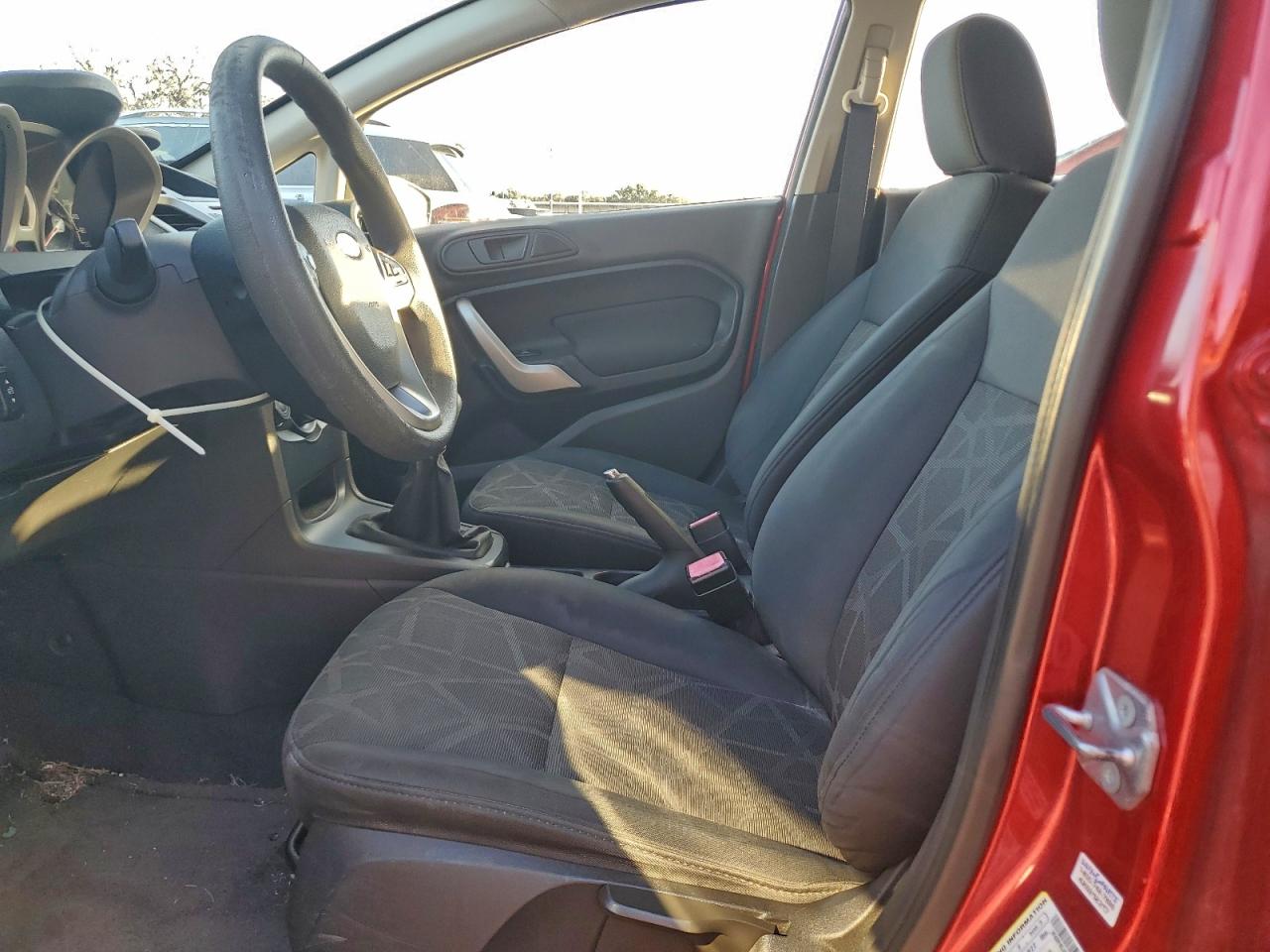 2011 FORD FIESTA SE photo 7
