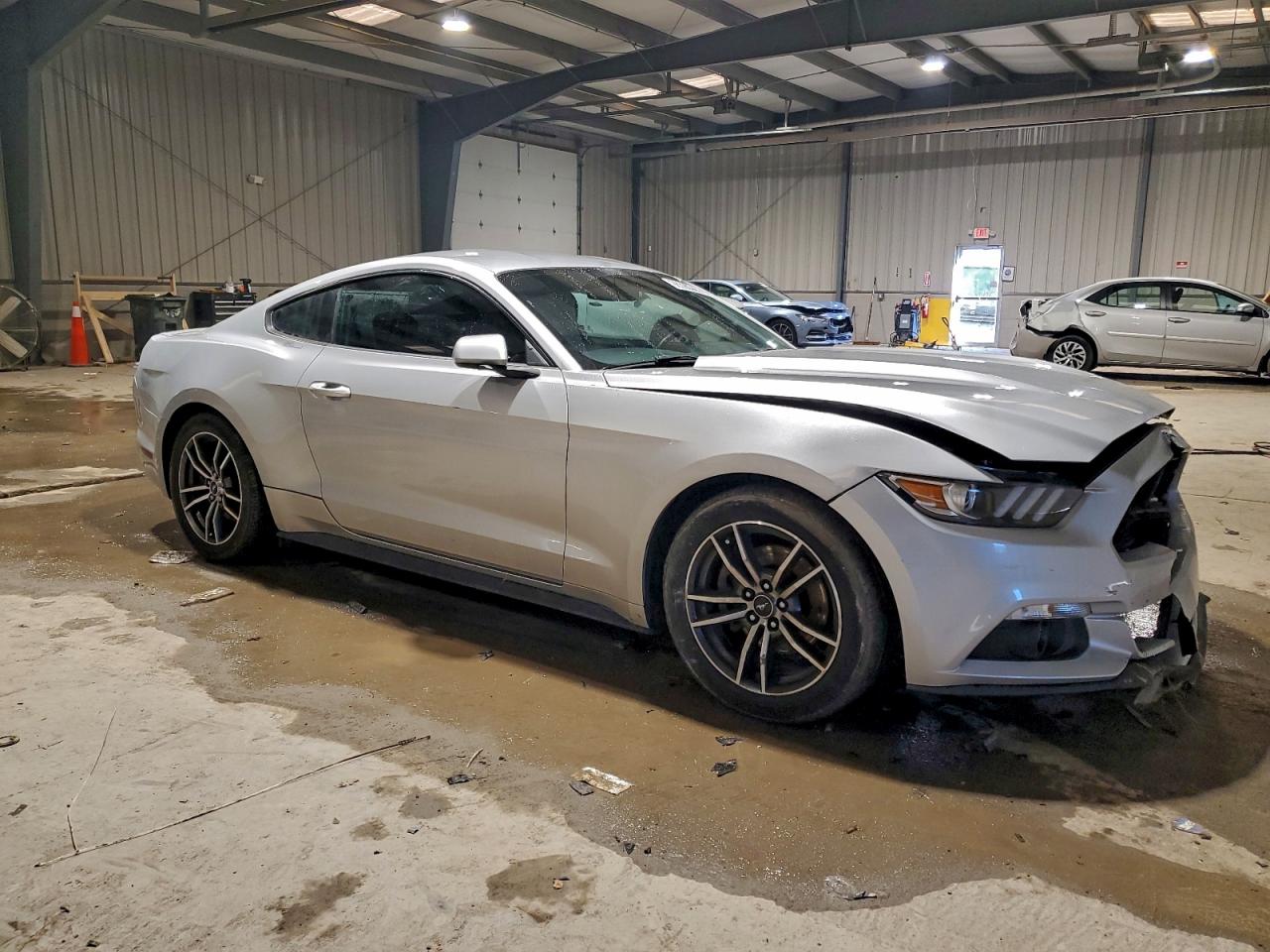 2017 FORD MUSTANG photo 4
