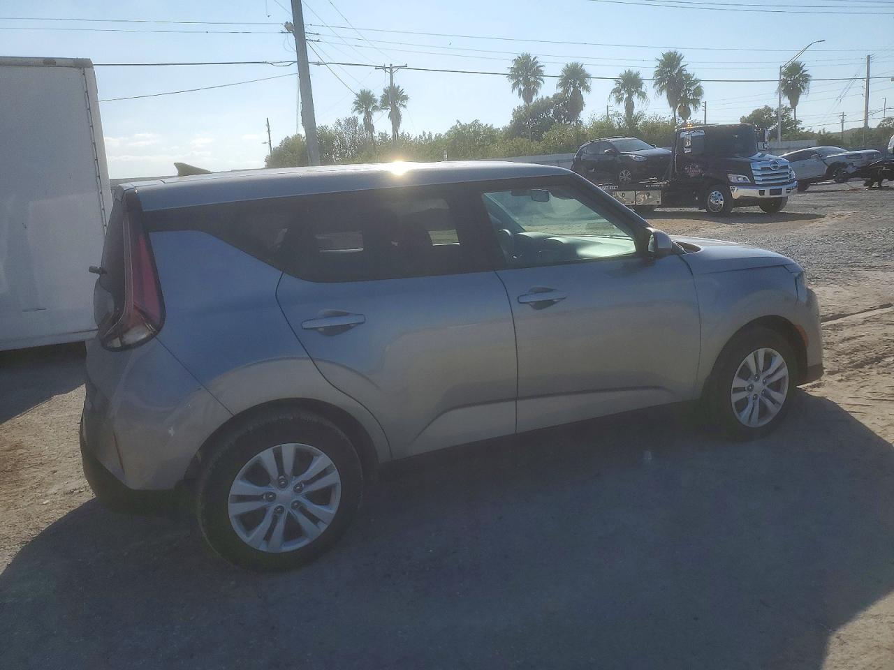 2025 KIA SOUL LX photo 3
