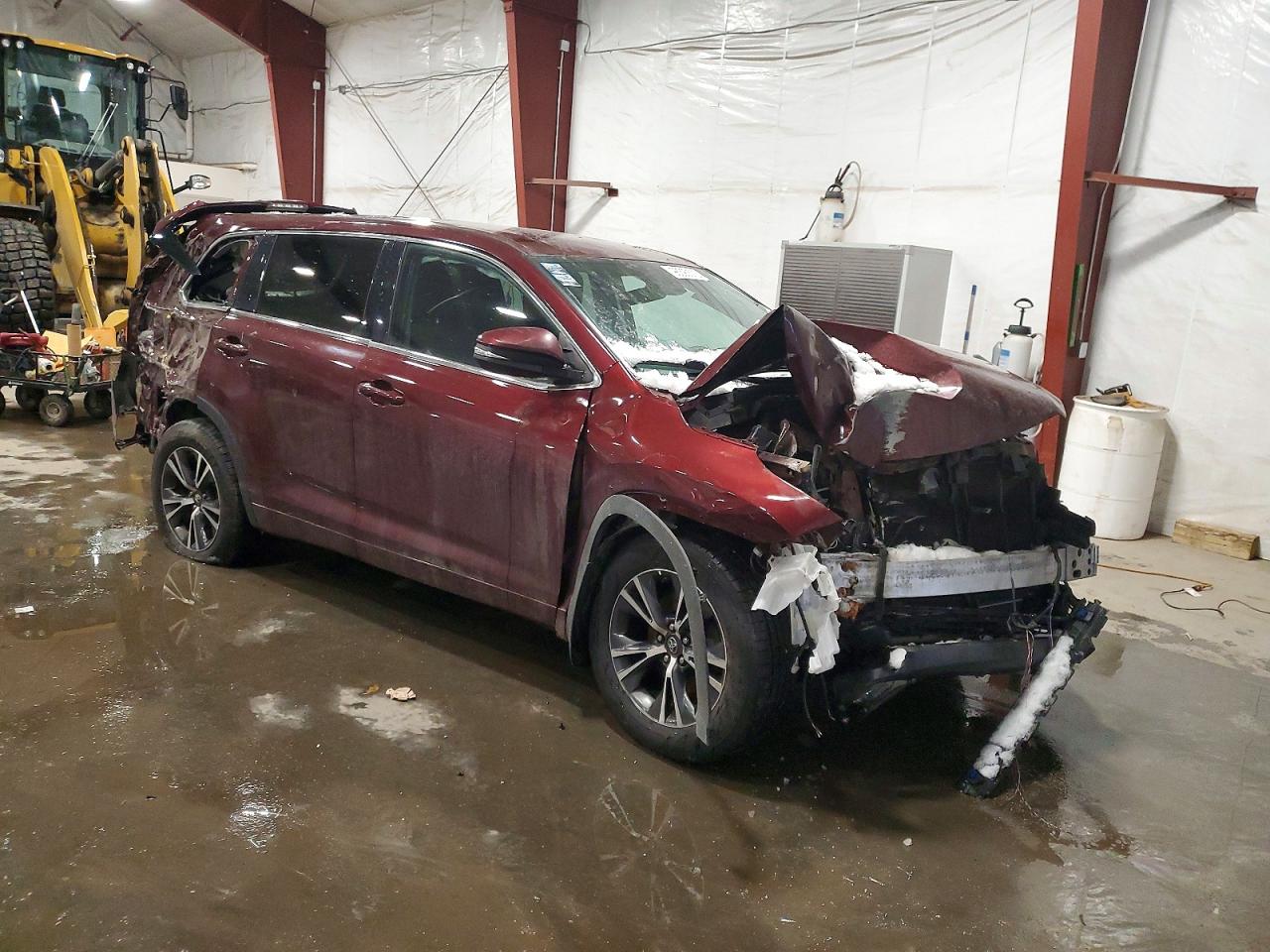 2018 TOYOTA HIGHLANDER LE photo 4