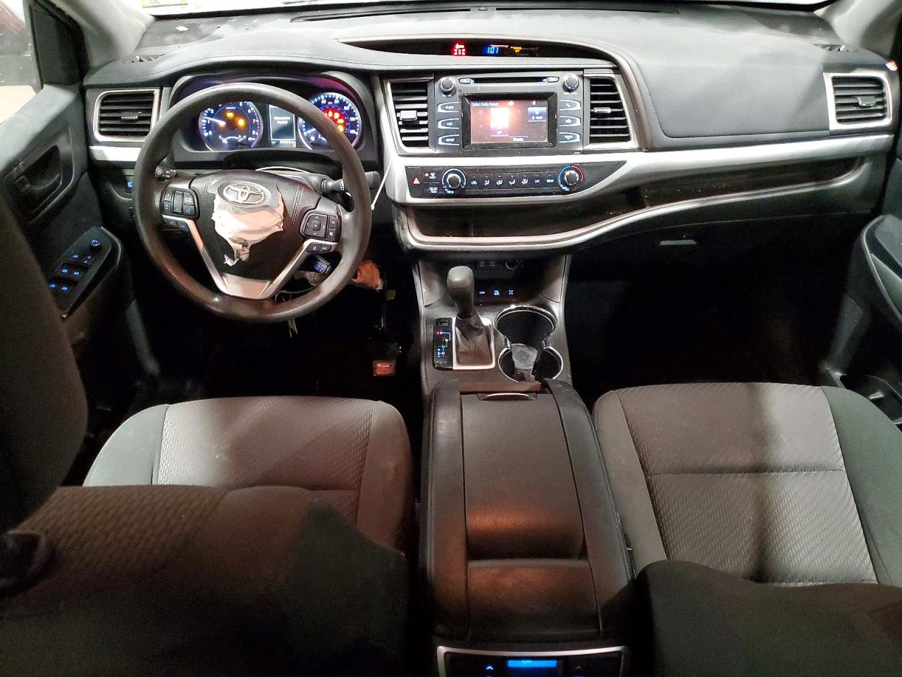 2018 TOYOTA HIGHLANDER LE photo 8