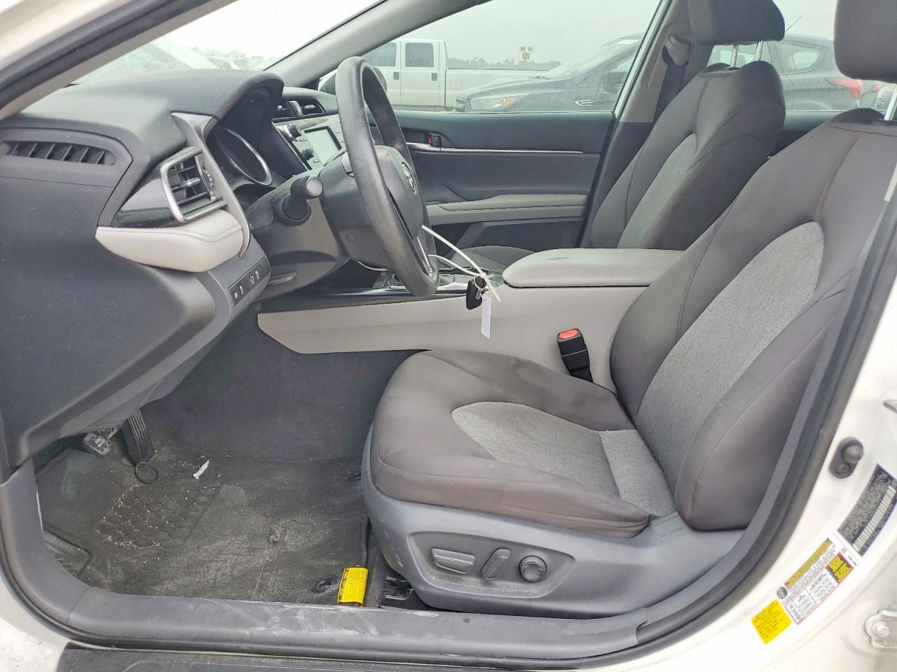 2019 TOYOTA CAMRY L photo 7