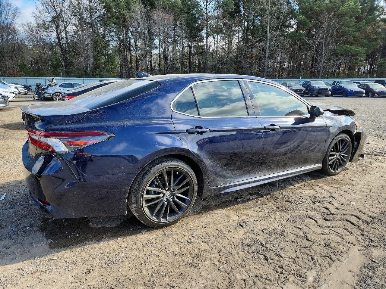 2021 TOYOTA CAMRY XSE photo 3