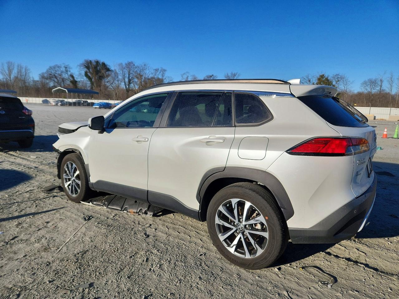 2023 TOYOTA COROLLA CROSS XLE photo 2