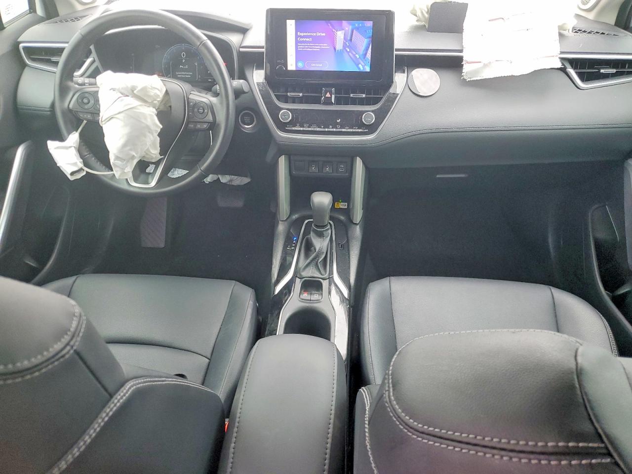 2023 TOYOTA COROLLA CROSS XLE photo 8
