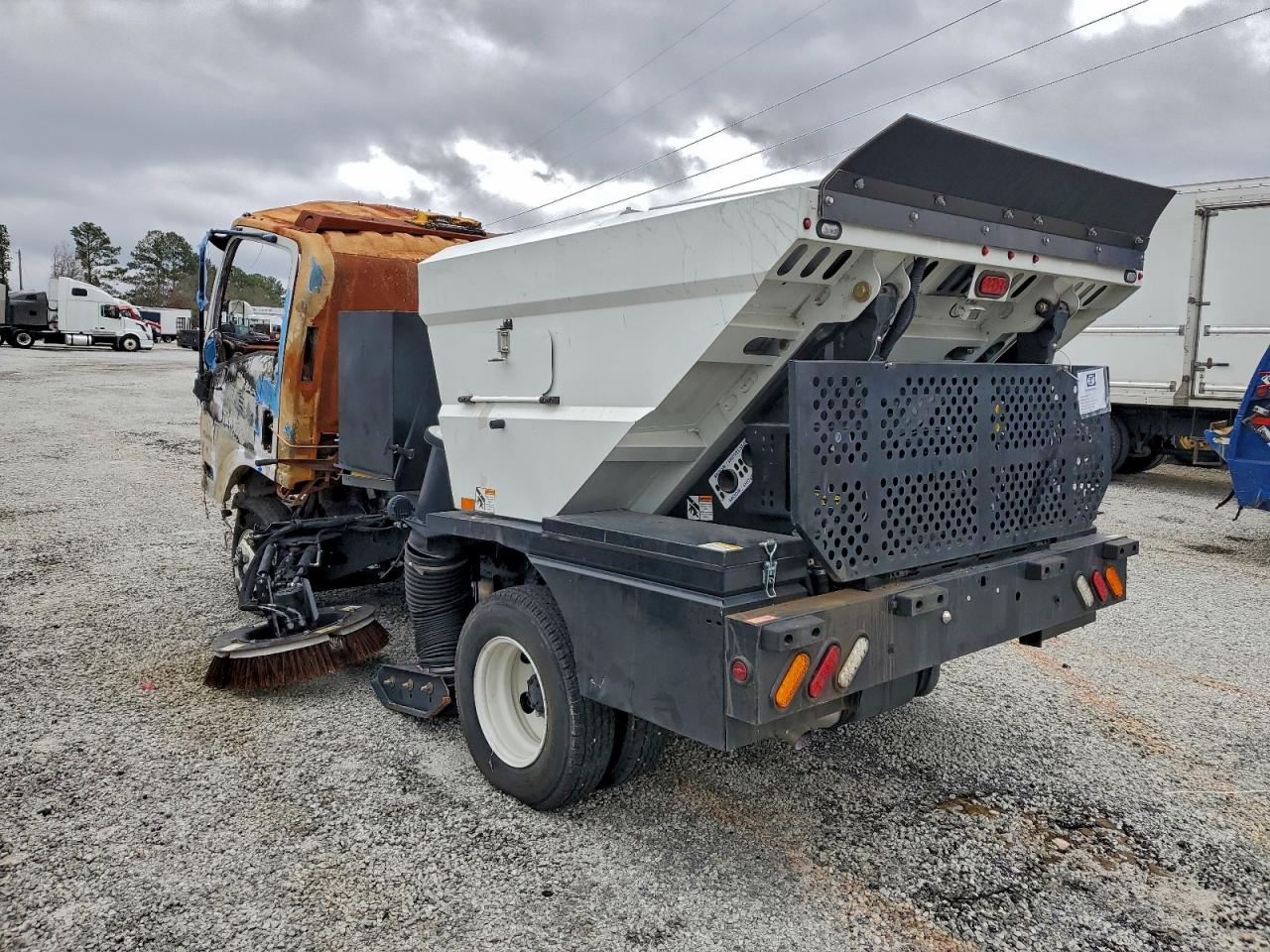 2023 ISUZU NPR SWEEPER TRUCK photo 2