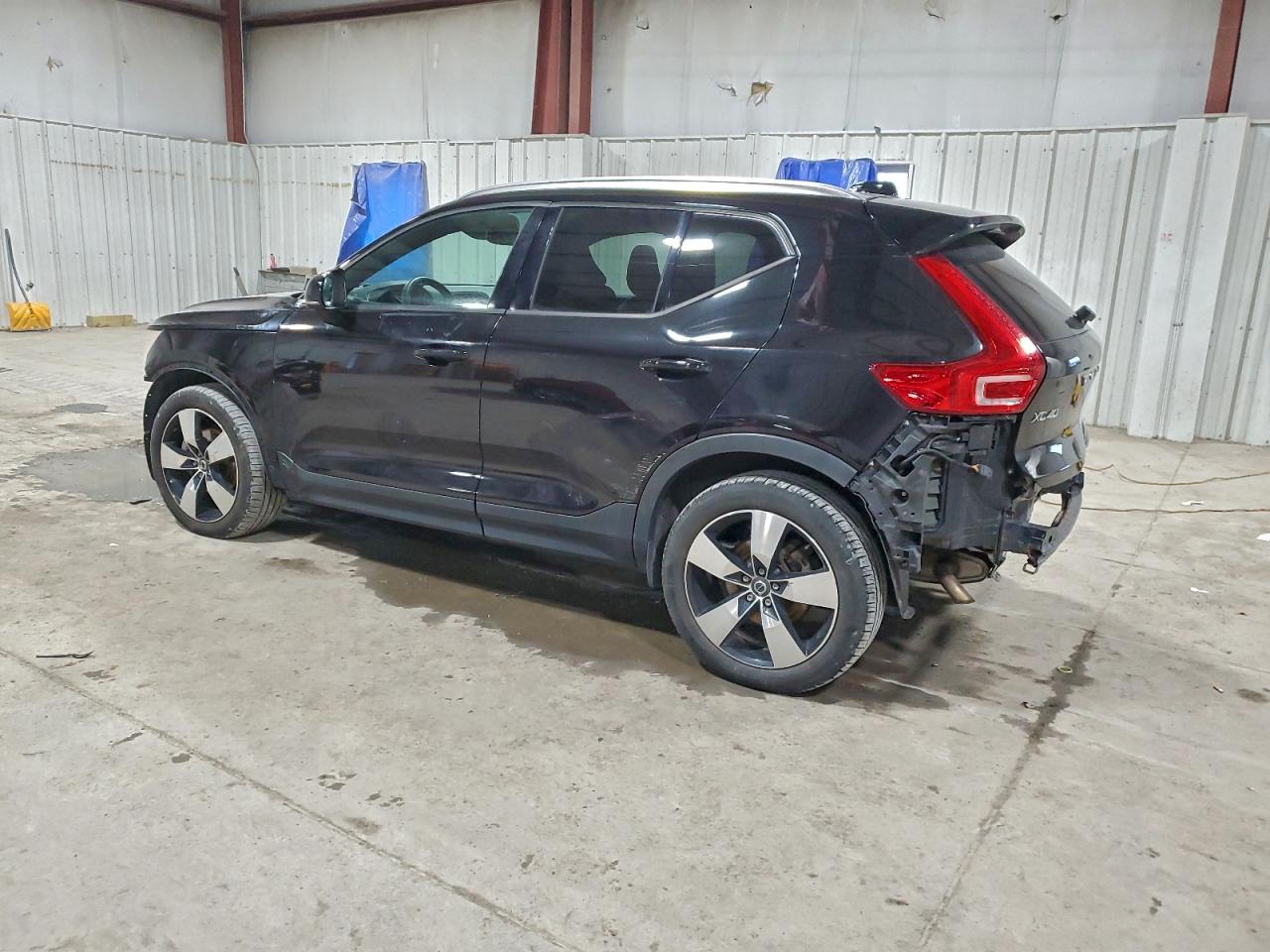 2019 VOLVO XC40 T5 MOMENTUM photo 3