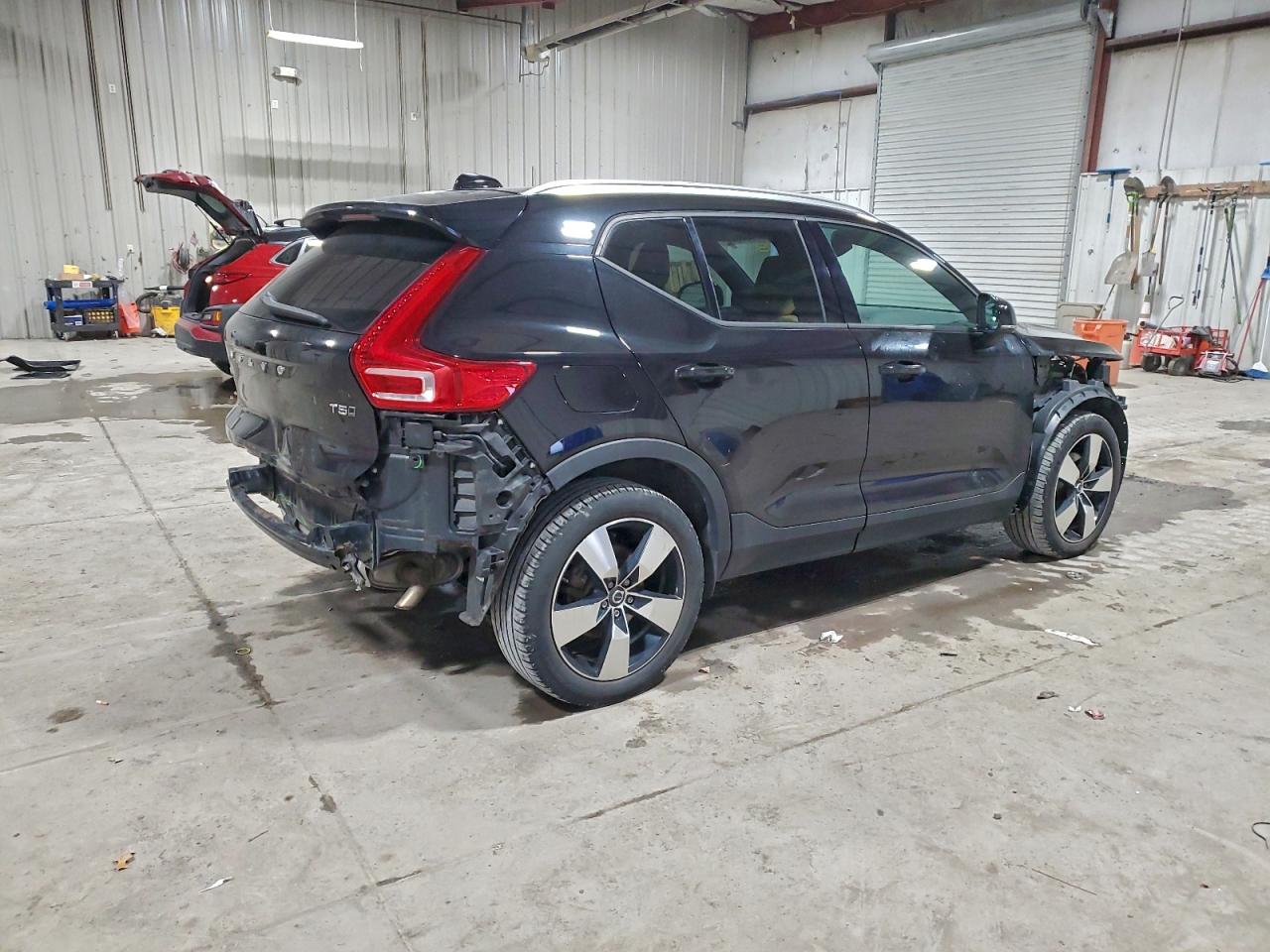 2019 VOLVO XC40 T5 MOMENTUM photo 5