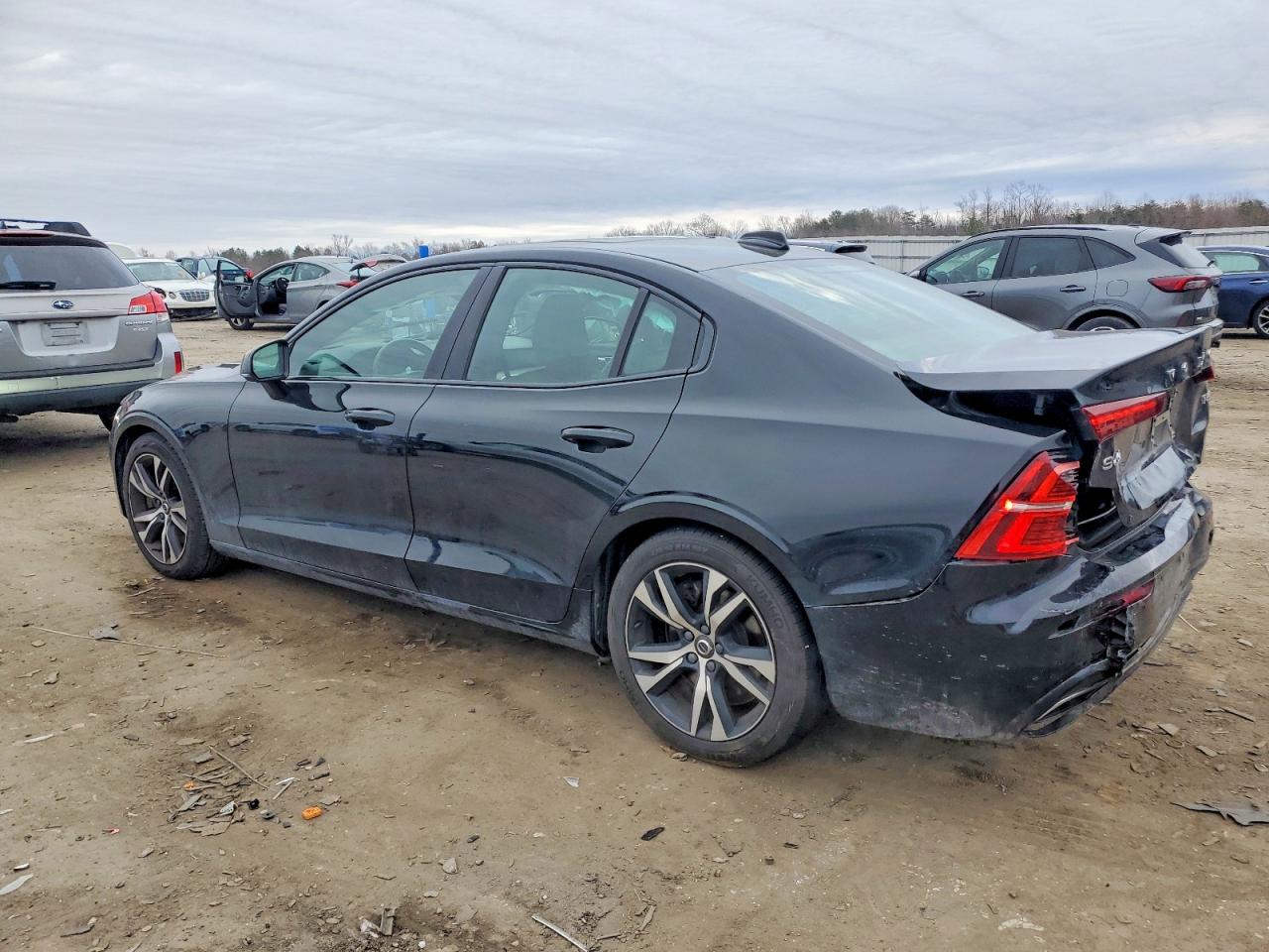 2019 VOLVO S60 T6 R-DESIGN photo 2