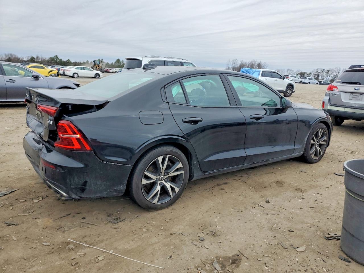2019 VOLVO S60 T6 R-DESIGN photo 3