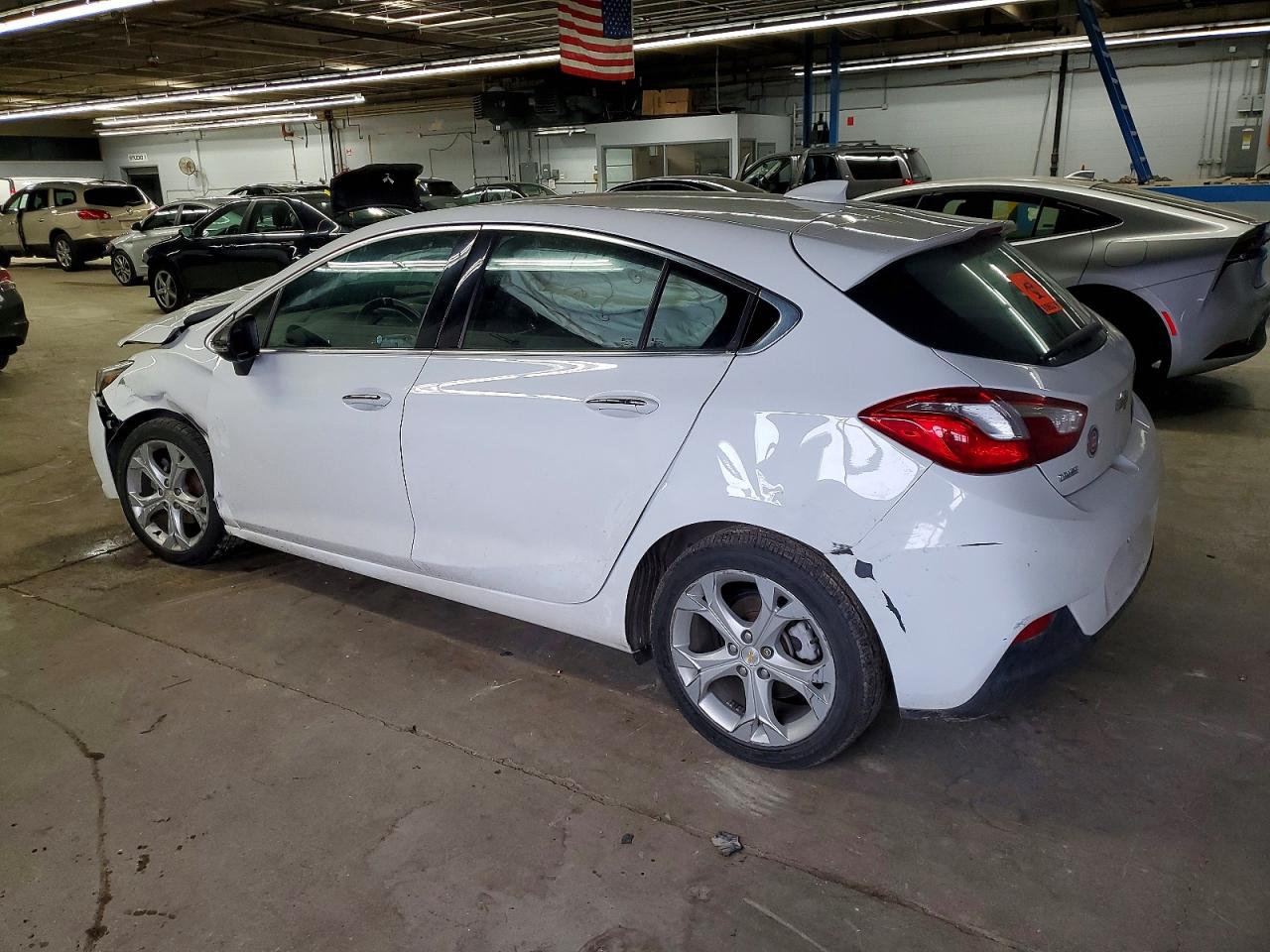2017 CHEVROLET CRUZE PREMIER photo 2