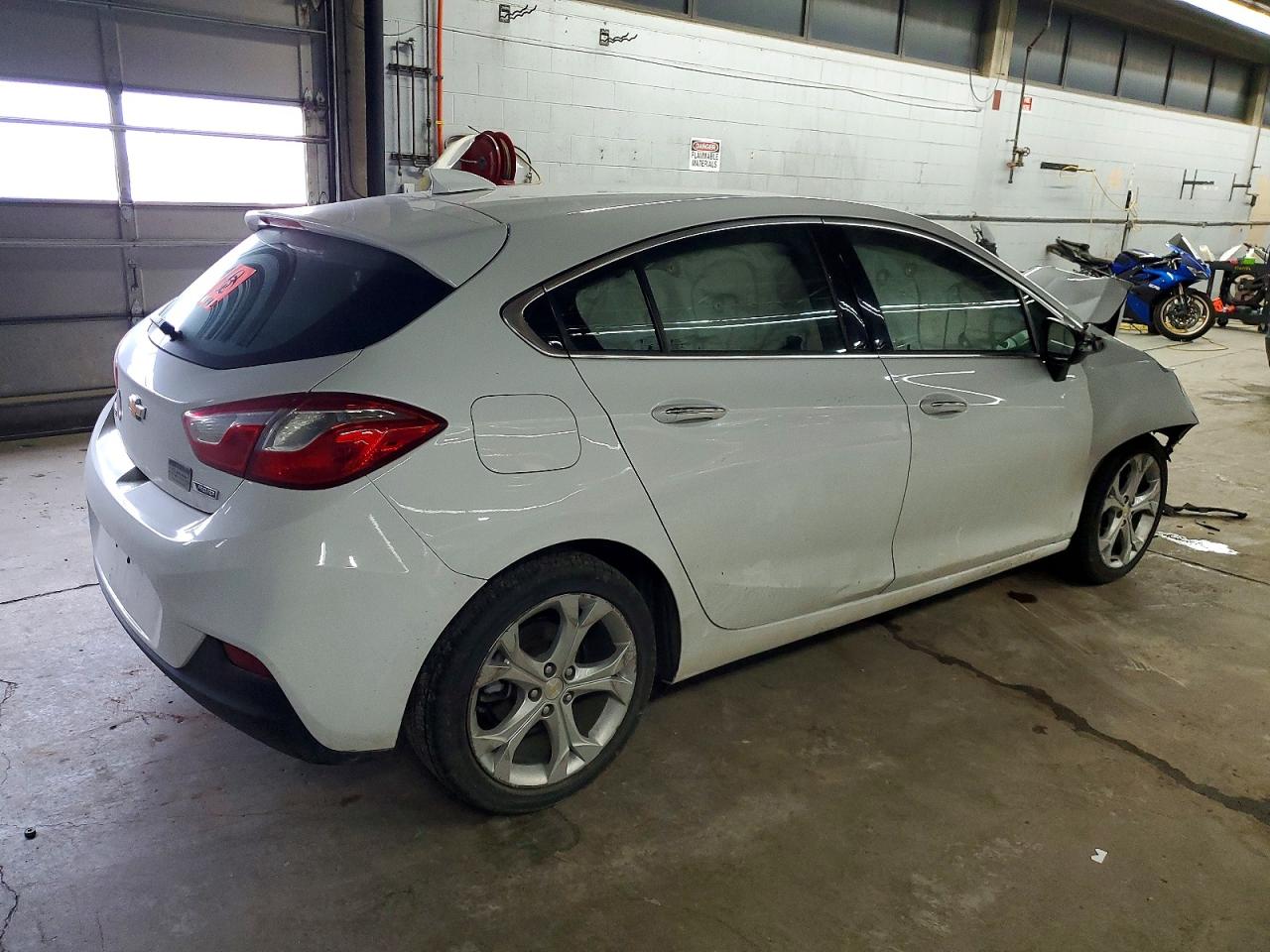 2017 CHEVROLET CRUZE PREMIER photo 3