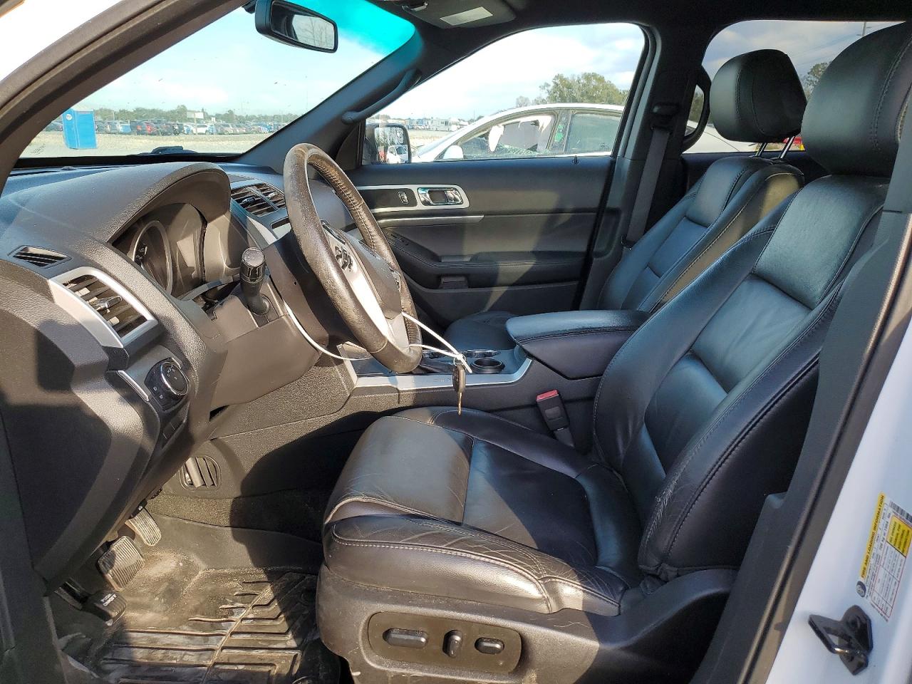 2015 FORD EXPLORER XLT photo 13