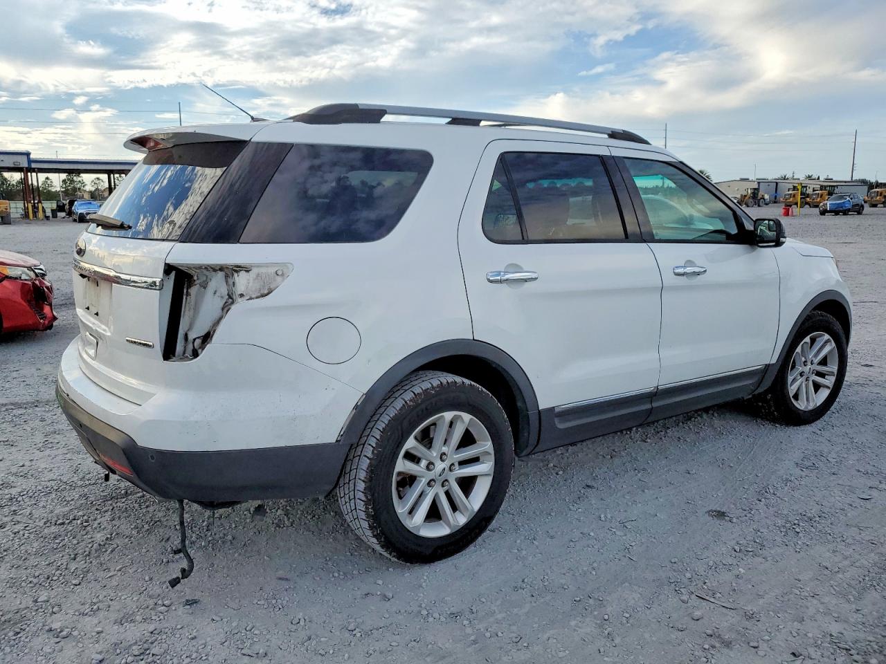 2015 FORD EXPLORER XLT photo 5