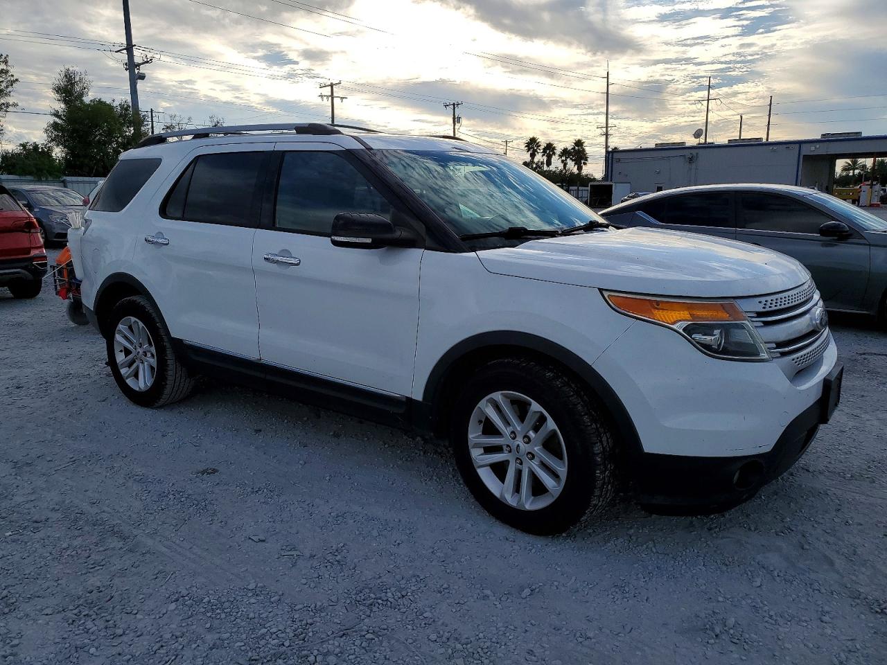 2015 FORD EXPLORER XLT photo 7