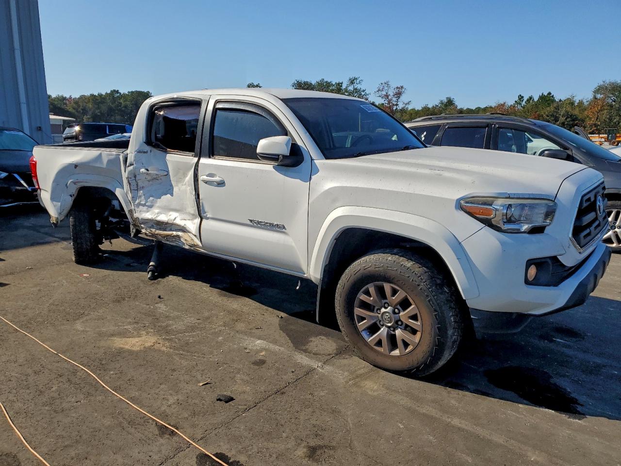 2017 TOYOTA TACOMA DOUBLE CAB photo 4