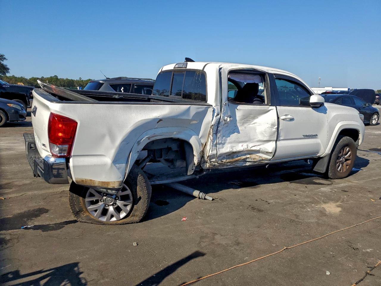 2017 TOYOTA TACOMA DOUBLE CAB photo 3