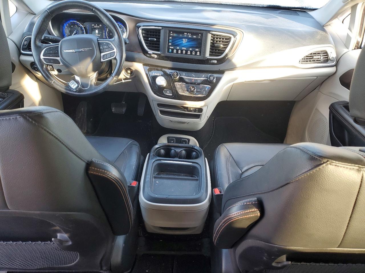 2019 CHRYSLER PACIFICA TOURING L photo 8